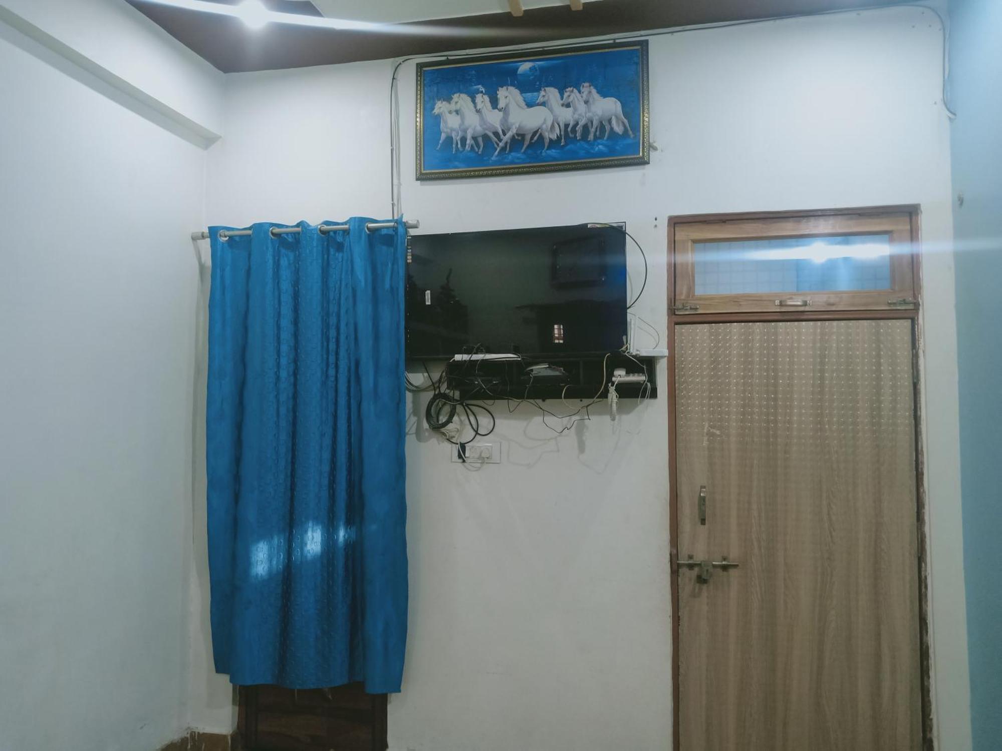 Saksham Guest House Jhusi Екстер'єр фото